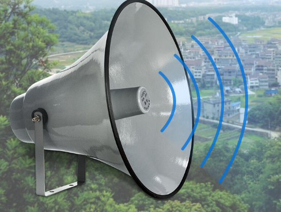 Outdoor public broadcasting horn, high pitched lou