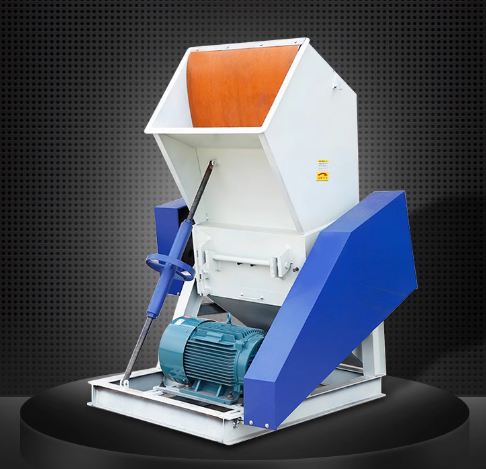 Powerful plastic crusher - fast feeding of waste plastics