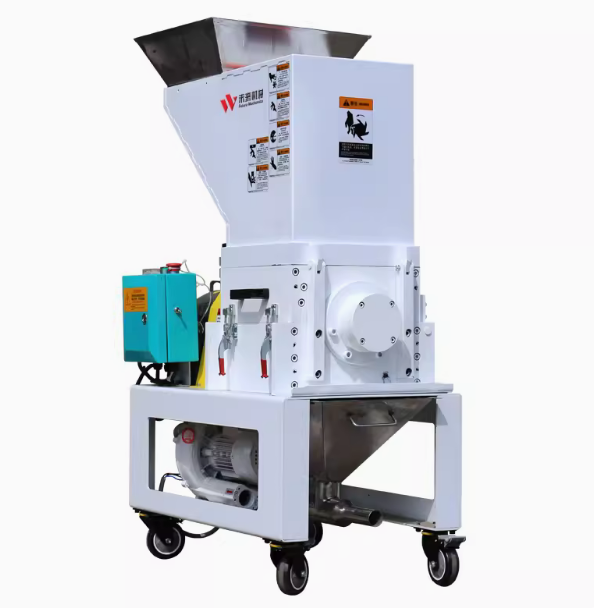 Slow speed crusher, injection molding machine, pla