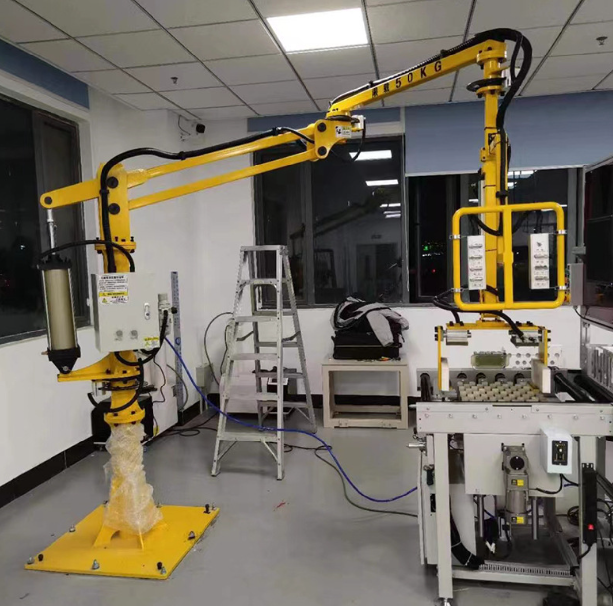 Workshop Mobility Assisted Robotic Arm