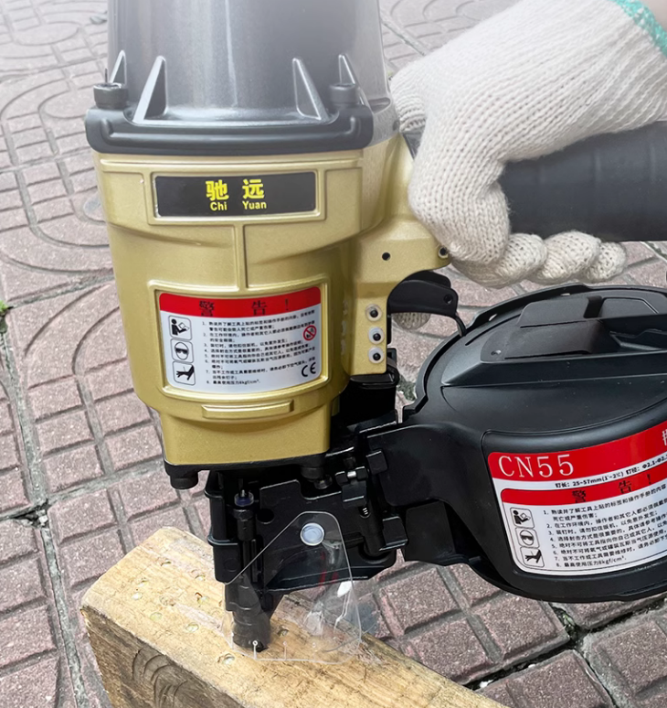 Pneumatic nail gun, nail gun, reel nail gun